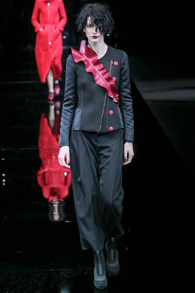 Look 18